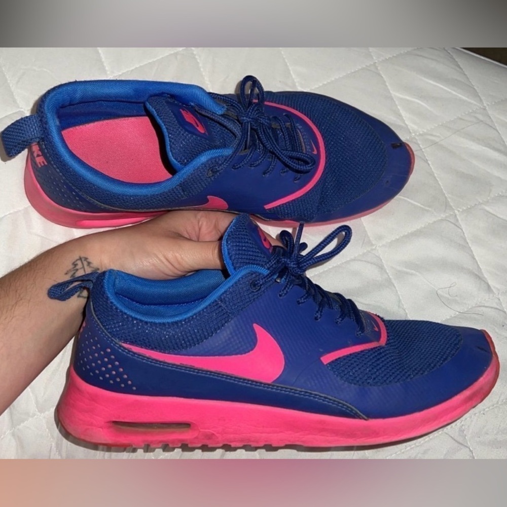 Nike pink and blue women’s tennis shoes 10